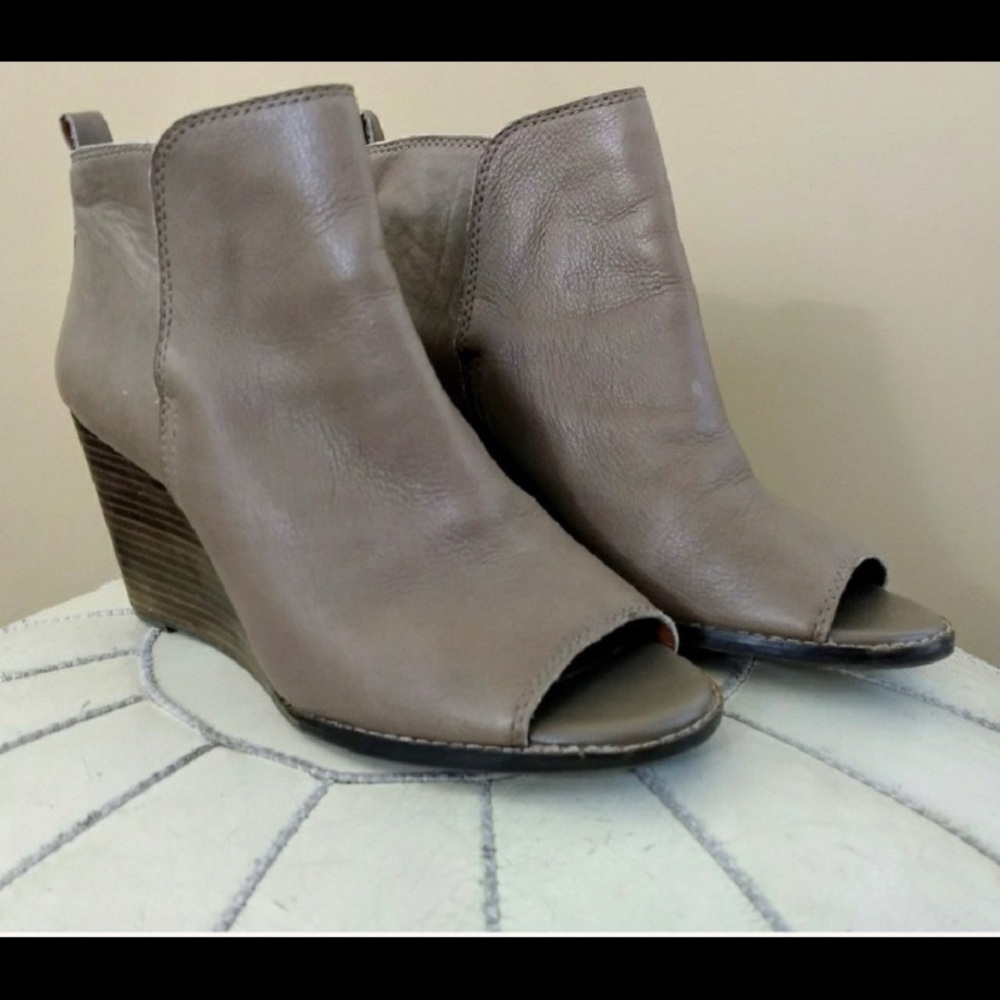Lucky Brand Peep Toe Wedge!